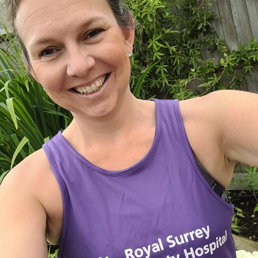 GOOD LUCK to our incredible marathon runners today - @JeremyHuntMP and his brother Charlie, and our A&E Nursing Sister, Lindsey. You are all amazing! Enter the ballot for next year's marathon now >> ow.ly/UghI50KZ3zi #TeamRoyalSurrey #nhscharity #Londonmarathon