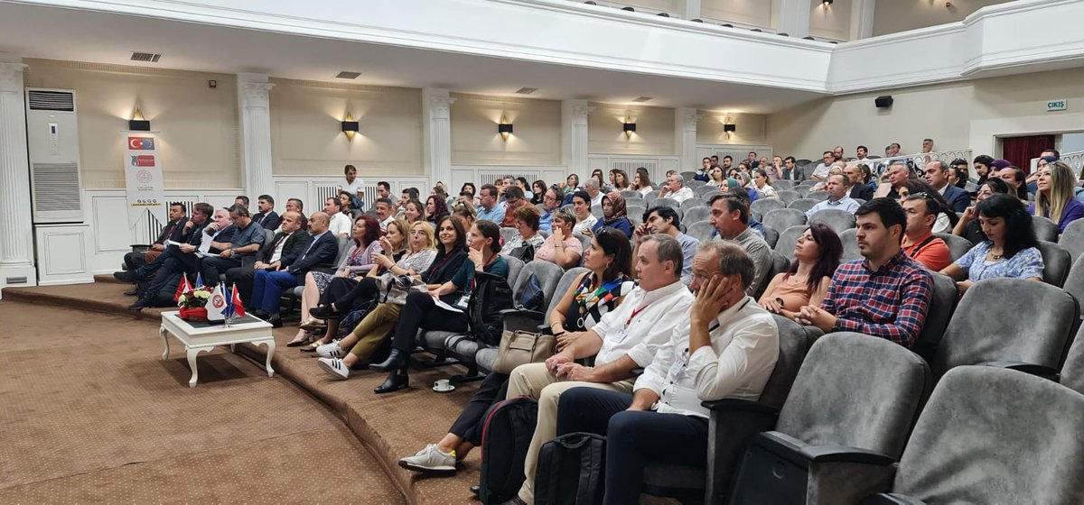 POLYCENTRIC2019's tweet photo. 150 teachers and school leaders from Ordu attended the dissemination event of our project.
Inspector Harun GÖNCÜ told the audience about the project activities and outcomes after which @melcm from @VUamsterdam made a presentation on School Networks and Polycentric 

@ABBaskanligi https://t.co/hRYxBmZufJ