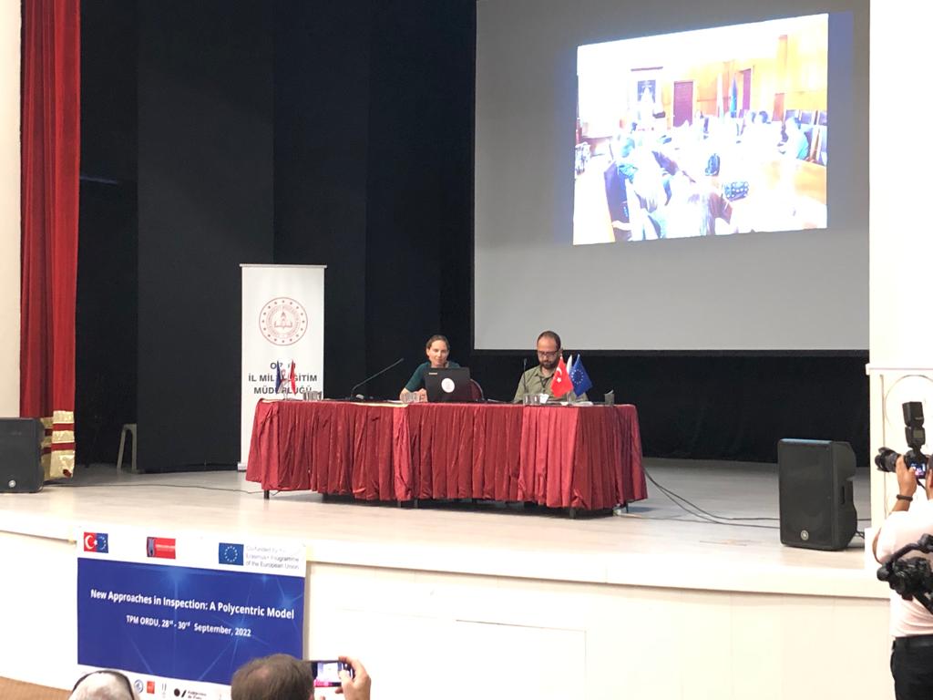 POLYCENTRIC2019's tweet photo. 150 teachers and school leaders from Ordu attended the dissemination event of our project.
Inspector Harun GÖNCÜ told the audience about the project activities and outcomes after which @melcm from @VUamsterdam made a presentation on School Networks and Polycentric 

@ABBaskanligi https://t.co/hRYxBmZufJ