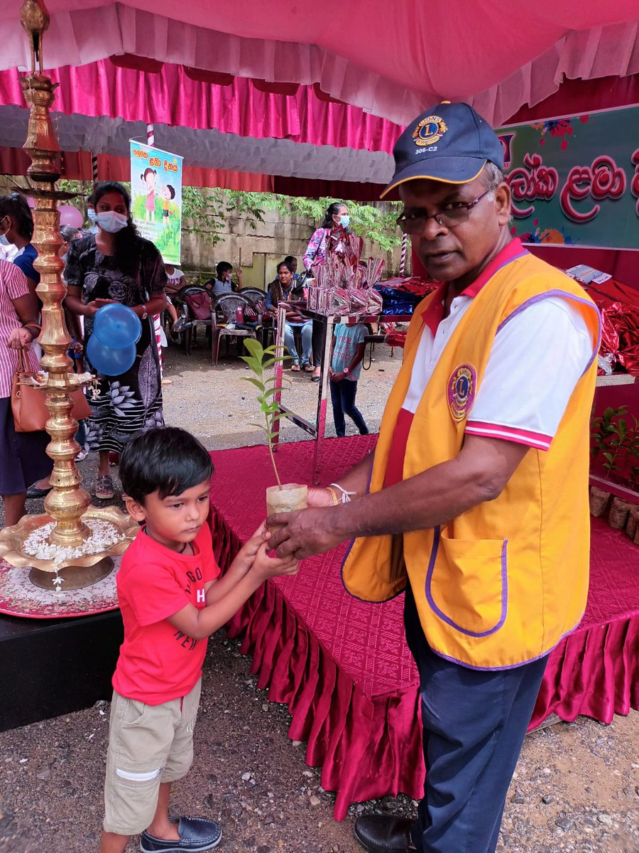 Lions306's tweet photo. Worlds children's day &amp; Elders day celebration by Lions club of Ratnapura. Total beneficiaries above 2,800 childrens. Total cost Rs. 283480/- gifts shared by Ln Pamal &amp; cib. 12 lions,4 Ln ladies, HQI along with 6 police officers, bankers, business crowd &amp; parents participated. https://t.co/YdLfXvNLz7