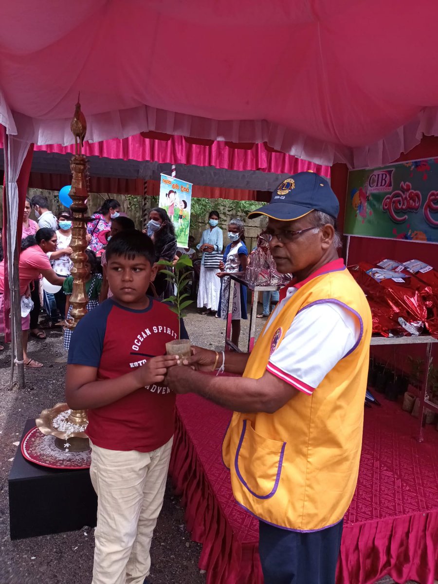Lions306's tweet photo. Worlds children's day &amp; Elders day celebration by Lions club of Ratnapura. Total beneficiaries above 2,800 childrens. Total cost Rs. 283480/- gifts shared by Ln Pamal &amp; cib. 12 lions,4 Ln ladies, HQI along with 6 police officers, bankers, business crowd &amp; parents participated. https://t.co/YdLfXvNLz7