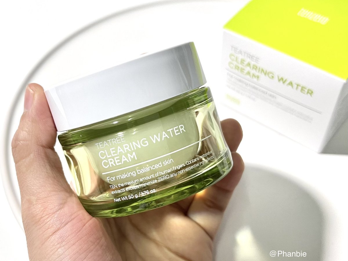 Phanbie's tweet photo. ได้น้อง #TENZERO Teatree Clearing Water Cream มาช่วงตอนที่เป็นสิวพอดี ส่วนตัวลองแล้วน้องปลอบประโลมผิวได้ดีนะ พวกรอยแดงรอบๆสิวลดลง รูขุมขนดูกระชับขึ้น ทับใจตรงเนื้อครีมด้วยอ่า น้องบางเบามาก ซึมเข้าผิวได้ไว ทาแล้วไม่รู้สึกเหนอะหน้าเลย #10ปัญหาผิวจะกลายเป็น0 #ดีบอกต่อ https://t.co/RURntZ55c5