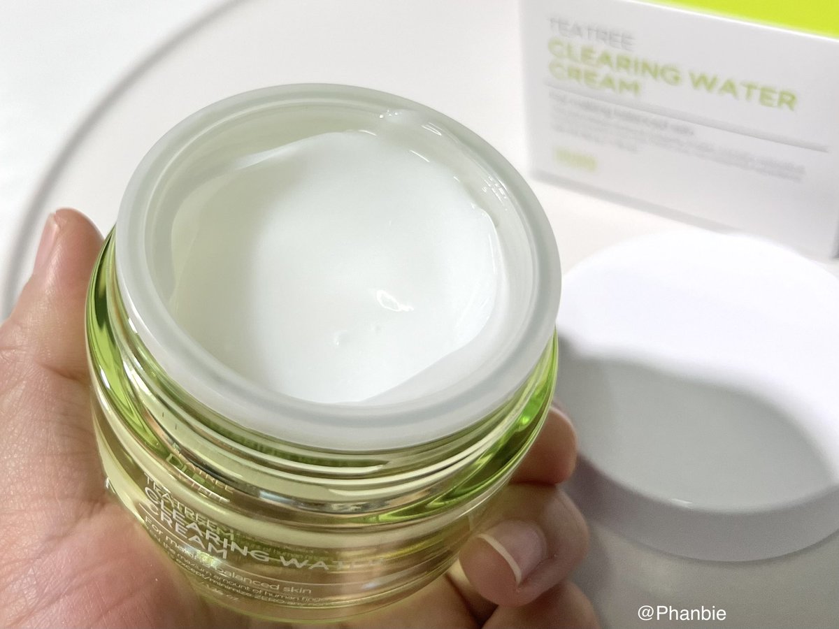 Phanbie's tweet photo. ได้น้อง #TENZERO Teatree Clearing Water Cream มาช่วงตอนที่เป็นสิวพอดี ส่วนตัวลองแล้วน้องปลอบประโลมผิวได้ดีนะ พวกรอยแดงรอบๆสิวลดลง รูขุมขนดูกระชับขึ้น ทับใจตรงเนื้อครีมด้วยอ่า น้องบางเบามาก ซึมเข้าผิวได้ไว ทาแล้วไม่รู้สึกเหนอะหน้าเลย #10ปัญหาผิวจะกลายเป็น0 #ดีบอกต่อ https://t.co/RURntZ55c5