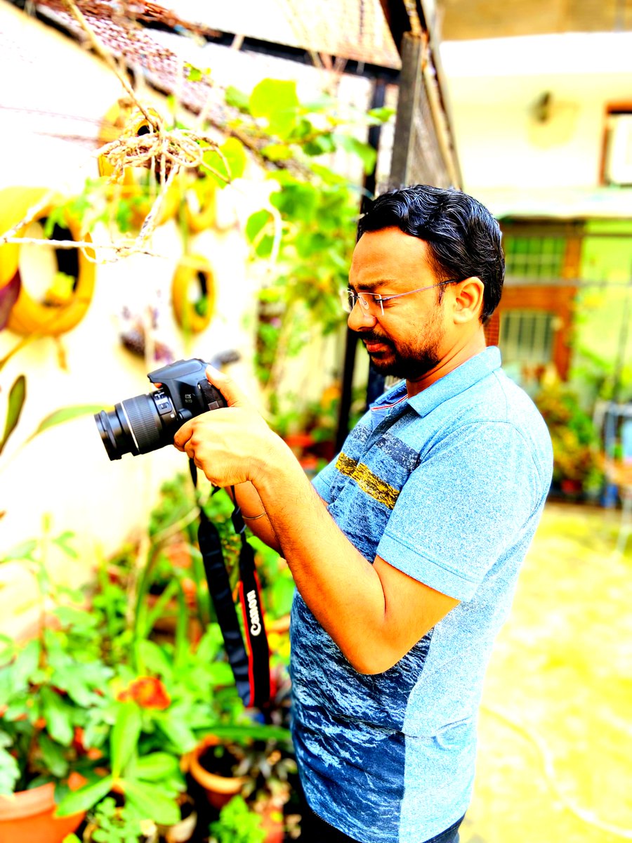 ArjitCa's tweet photo. Photographer by choice. Me with my camera in my garden 🙂
#flower #photography #garden #nature #naturephotography📷 #amateurphotography #gardening #plantation #newsletter #organicfarming #farming #photooftheday #naturelover #multicolorrose #motivation #office #green #health https://t.co/I4JOn2BX63