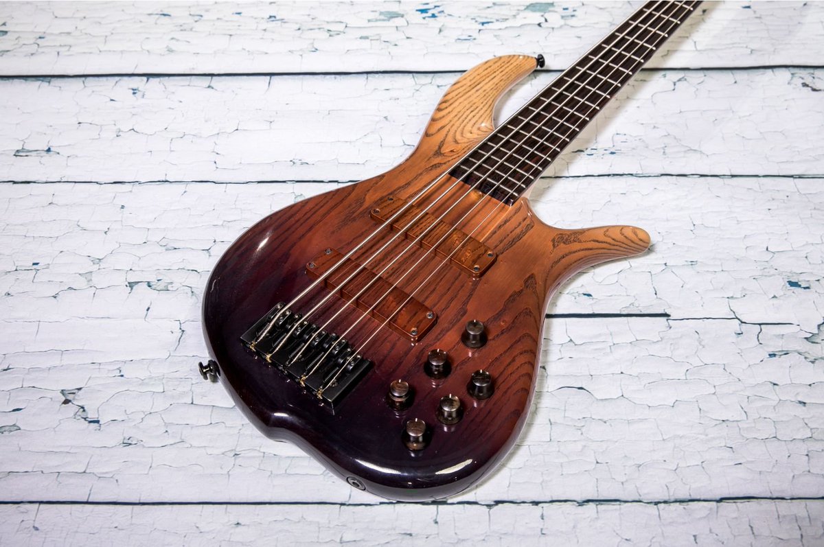 WinMusicStuff's tweet photo. Enter @scottdevinebass' giveaway and win various basses (@FoderaGuitars83 MG Imperial Elite, Vincent van Trigt Masterbuilt @Fender Custom ’63 P Bass, F Bass BN5, 1978 Fender Jazz Bass, Dingwall NG3 and more). Link: https://t.co/Qa2uHHZP8x
#giveaway #bass #ScottsBassLessons https://t.co/tDOR9ygZRS
