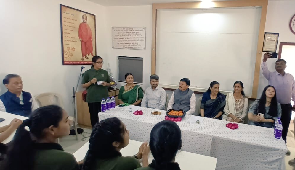 VKOMAL26's tweet photo. આજ રોજ અમારી ગોપાલક ગર્લ્સ હોસ્ટેલ રાજકોટ ખાતે પધારેલ  કેન્દ્રીય સંચાર મંત્રીશ્રી દેવુસિંહ ચૌહાણનો ખૂબ ખૂબ આભાર કે જેણે પોતાનો કીંમતી સમય અમને આપેલ.
@devusinh @DevusinhOffice @Arjuntolia https://t.co/xmCxQPBRcR