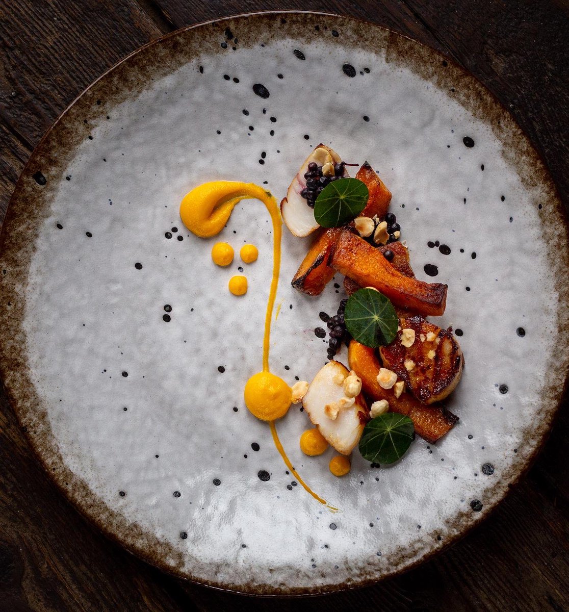 garethdmedia's tweet photo. Wonderful warm flavours at the stunning @thestationkitchen 

@chefchatfield has full command of all that autumn has to offer. If I could choose what autumn tastes like it would be this dish. 

Scallops - pumpkin variations - elderberries - cobnuts and a Sauternes sauce https://t.co/0NDS9oDteo