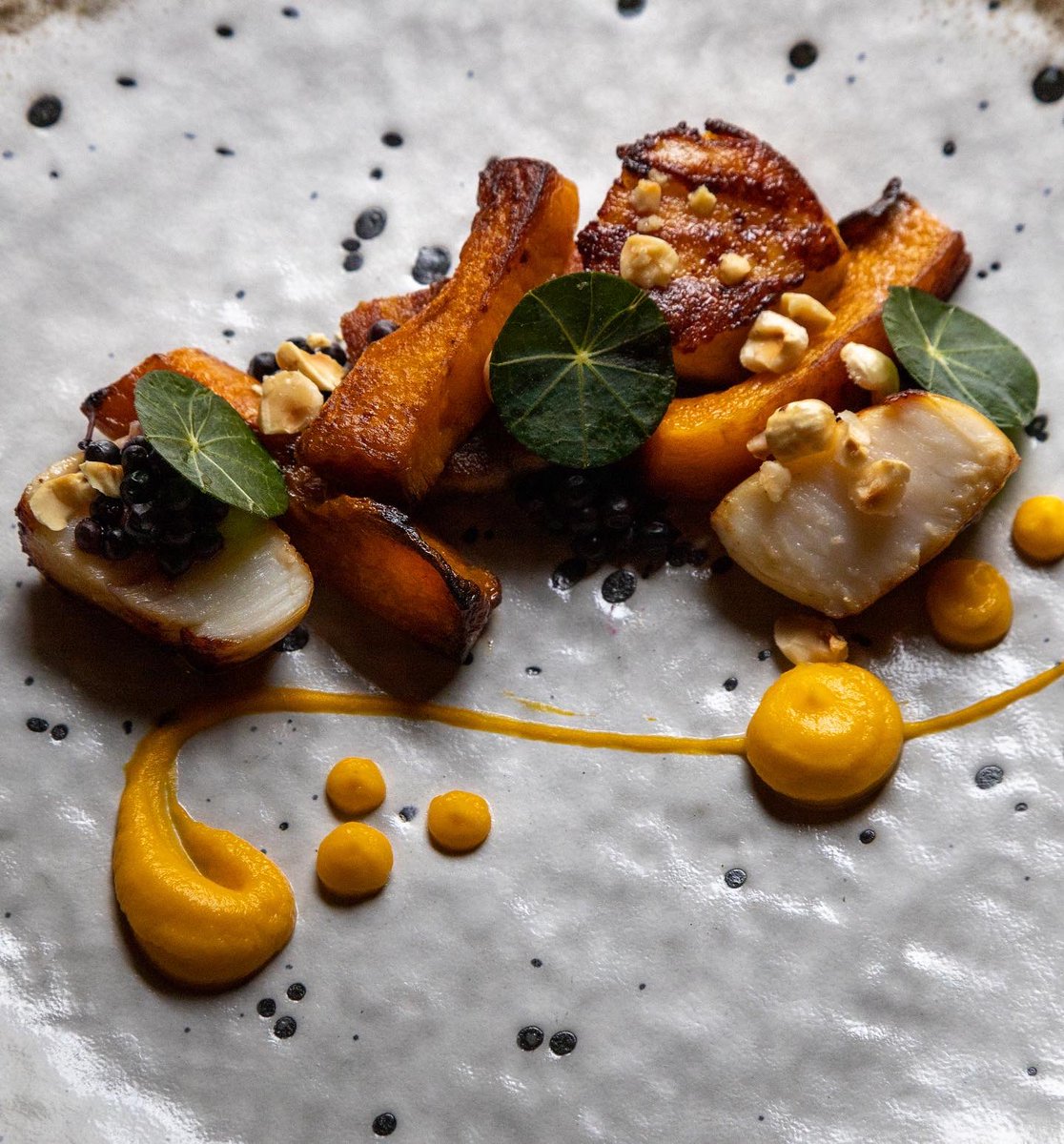 garethdmedia's tweet photo. Wonderful warm flavours at the stunning @thestationkitchen 

@chefchatfield has full command of all that autumn has to offer. If I could choose what autumn tastes like it would be this dish. 

Scallops - pumpkin variations - elderberries - cobnuts and a Sauternes sauce https://t.co/0NDS9oDteo