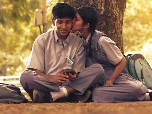 ramesh18633125's tweet photo. @Ival_sagi மனதோரம் ஒரு காயம்
உன்னை எண்ணாத
நாள் இல்லையே
நானாக நானும் இல்லையே
வழி எங்கும் பல பிம்பம்
அதில் நான் சாய
தோள் இல்லையே
உன் போல யாரும் இல்லையே✍️ #All_time https://t.co/qRH6Ws5QYx