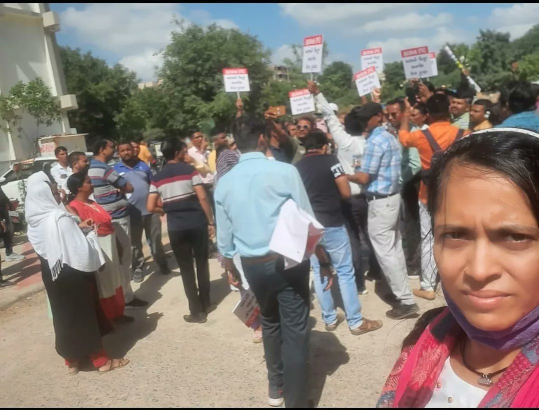 opssatyagraha's tweet photo. ઓપીએસ આંદોલન કરી રહેલા  ભાઈ- બહેનોની પોલીસ દ્વારા આધાર પકડ કરવામાં આવી

https://t.co/Dk6f1cZker

#OPS #opsstyagrah 
#opsandolan #opsstyagrah #isupportops #voteforops 
#wewantops #onlyops #teamstayagrahaops https://t.co/VWupBVHiwC