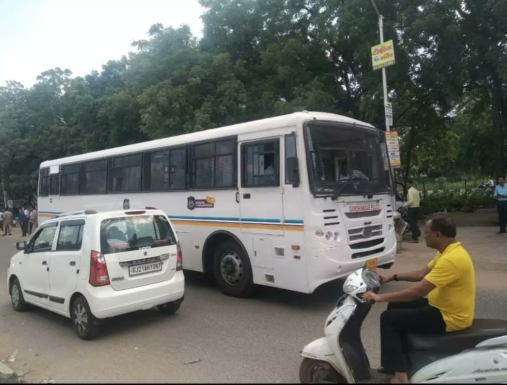 opssatyagraha's tweet photo. ઓપીએસ આંદોલન કરી રહેલા  ભાઈ- બહેનોની પોલીસ દ્વારા આધાર પકડ કરવામાં આવી

https://t.co/Dk6f1cZker

#OPS #opsstyagrah 
#opsandolan #opsstyagrah #isupportops #voteforops 
#wewantops #onlyops #teamstayagrahaops https://t.co/VWupBVHiwC
