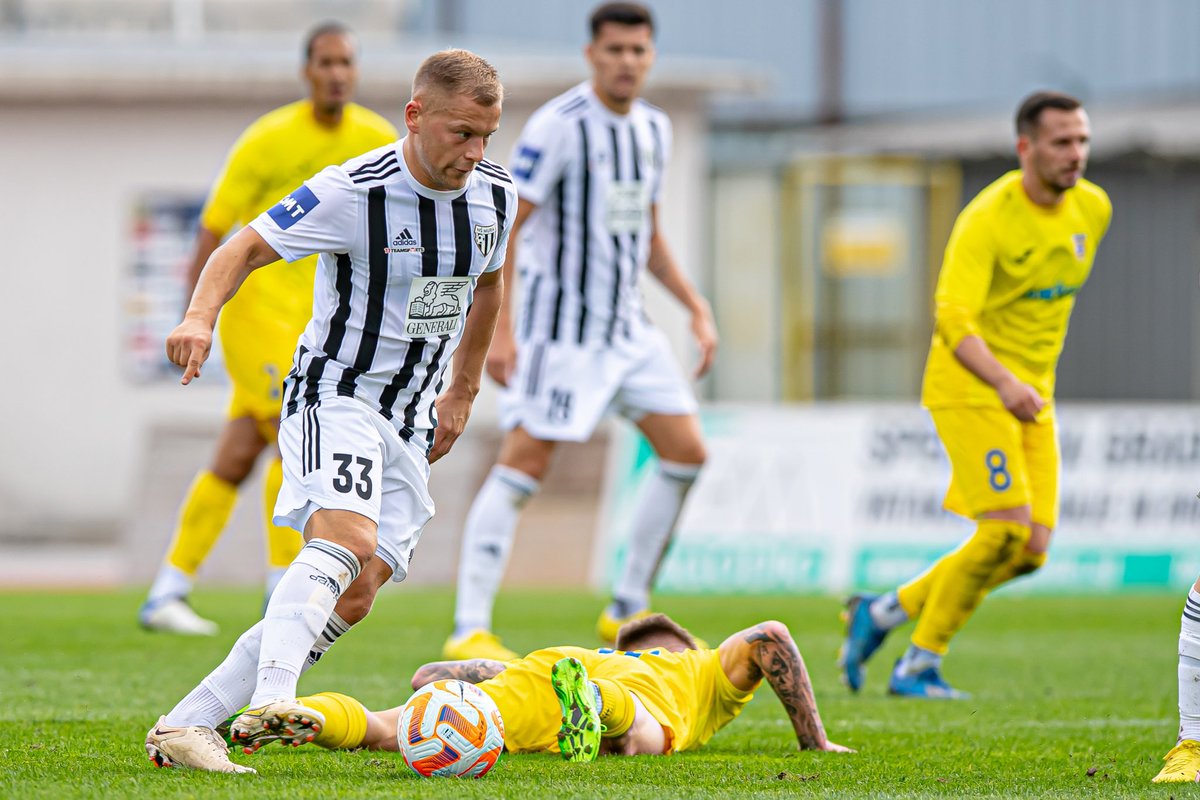 Simkiuks's tweet photo. ⚫️⚪️ https://t.co/YBBK4d3gi8