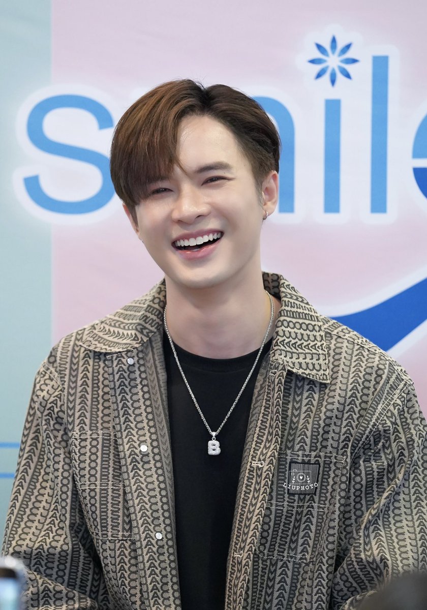 liuliu002's tweet photo. เจ้าของรอยยิ้มแสนอบอุ่น 😊#BillyXSmileSolution
#SmileSolution
#ShadeOfYourSmile
#bbil1ypn
#star1ight https://t.co/T8AEZPT2tB