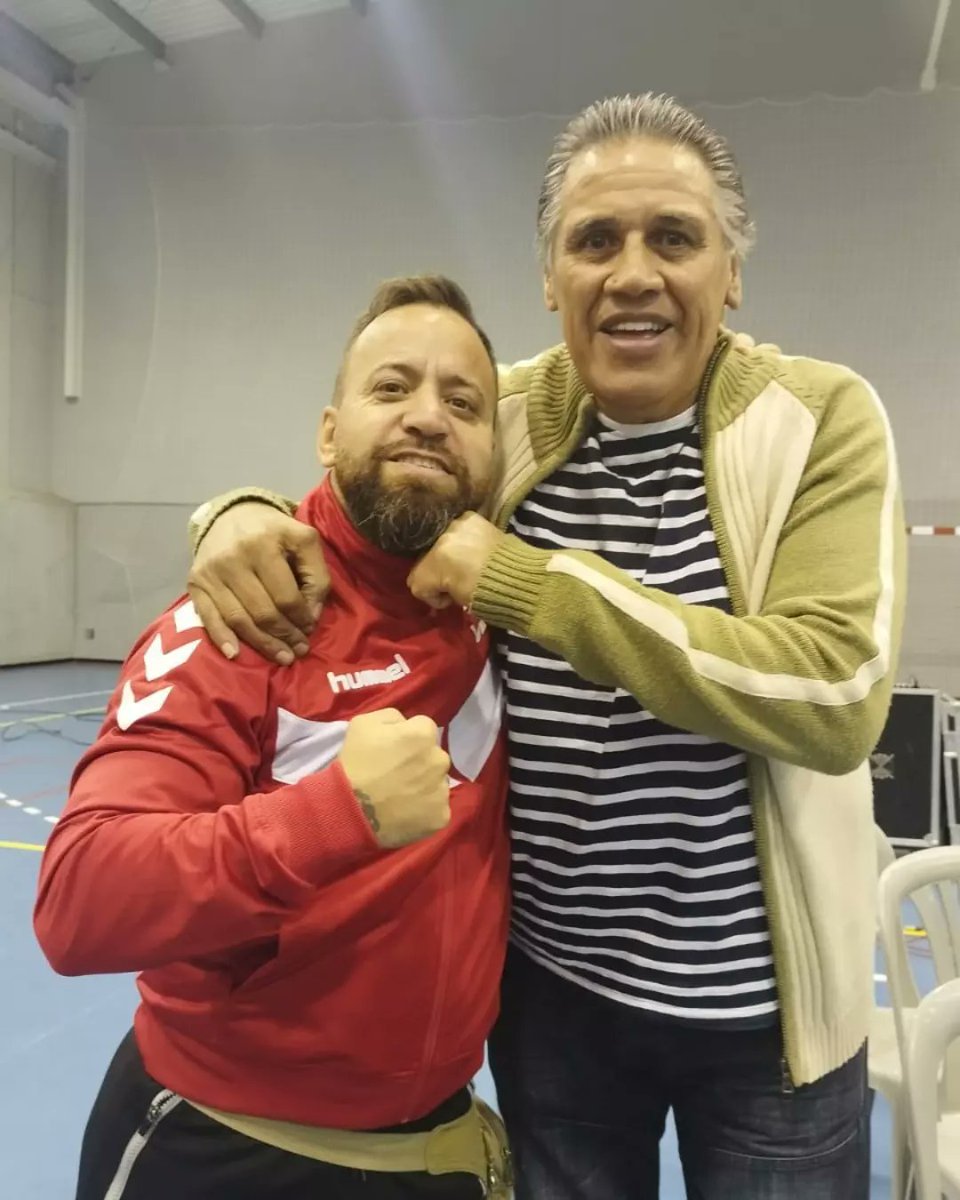 IRUTEAM's tweet image. Ayer en Granada Johsua disputando 4°combate como profesional,gana en segundo asalto por knock out ante un rival duro Johsua "el gallito"consigue su 4°victoria por la vía rápida.
#VamosJohsua #johsuagallitomadrid #quieropuedolohagosiempre #iruteam #casarrujoven #casarrubuelos