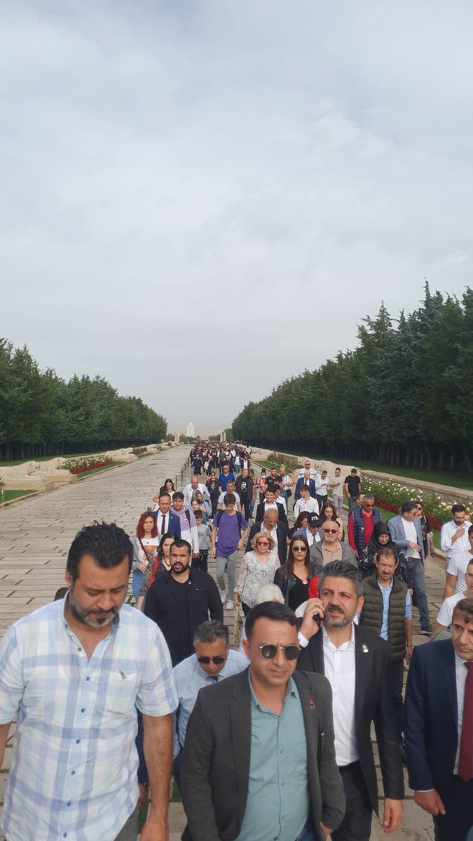 umitozdag's tweet photo. Kongre öncesinde 5000 Zafer Partili Anıtkabir’de Atatürk’ün huzurunda dua ve şükran duyguları İle https://t.co/6s67oslsVj