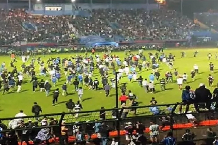 QNAEnglish's tweet photo. Vice Governor of the Indonesian island of #Java: The number of victims of the stampede at the football stadium rises to 174 dead.#QNA https://t.co/ox5yL4Ks9k