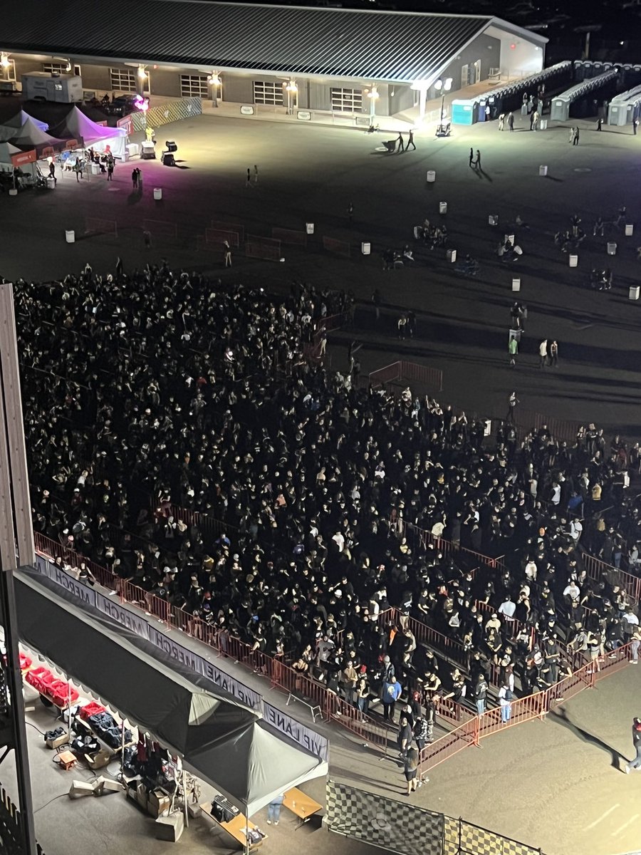 DJSCHEME_'s tweet photo. Our MERCH line longer than most your shows 😵‍💫😂 https://t.co/lc5ASpDKwO