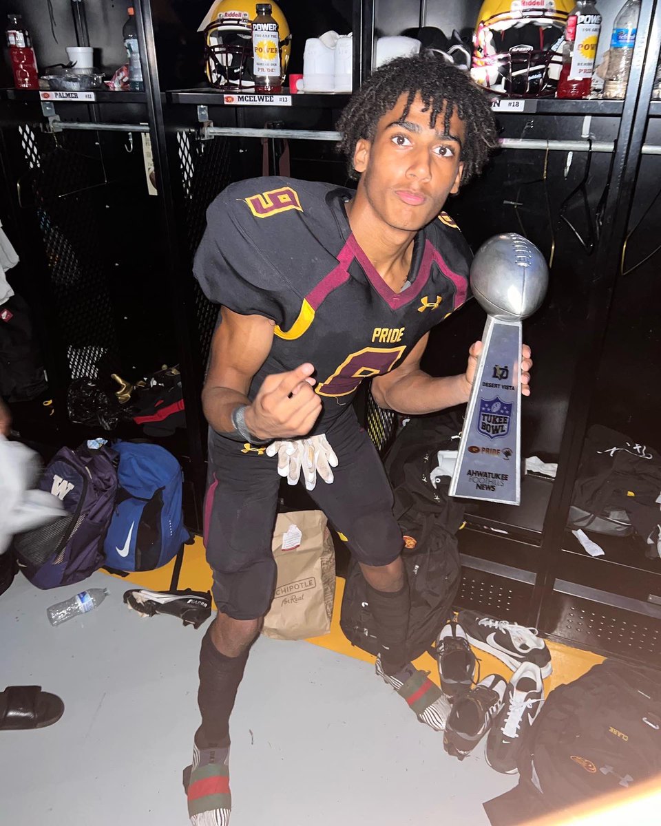 AmirMiller18's tweet photo. Great team win with my family in the small city rivalry with the school right across the street(Dvhs)🤧 #TukeeBowl #Mphs @CoachElauer51 @AaronFrana @MPHS_Football @MPHS_FBBoosters https://t.co/kRBZpPFmwY