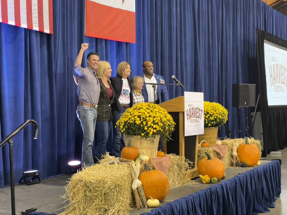 BrookeforIowa's tweet photo. Iowans showed up in big numbers for Governor Kim Reynolds Harvest Festival tonight.  Supporting the greatest Governor in the United States! It was an honor to close the event by singing God Bless the USA🇺🇸  We are ready to win up and down the ticket in November! https://t.co/FKJSkv2LsB