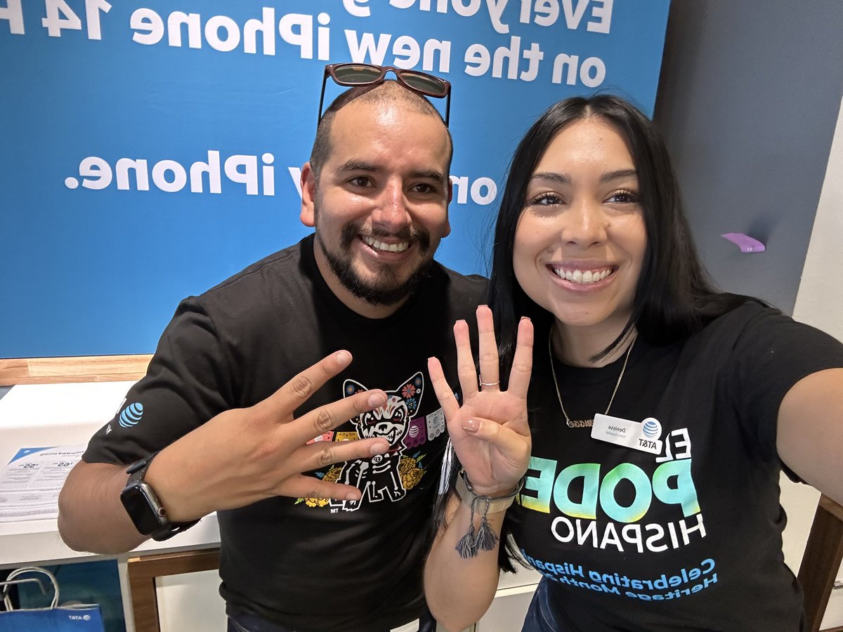 silverlogic's tweet image. Amazing day out with the community today celebrating #HispanicHeritageMonth! Tons of fun with Cafecito, mariachi and great food! @Liz_Arch1