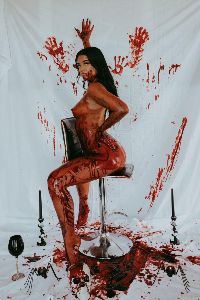 _kilo777's tweet photo. happy spooky season 🖤🫶🏻🔪 https://t.co/3lSoGkjzVI