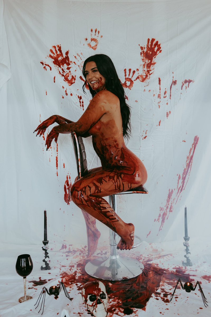 _kilo777's tweet photo. happy spooky season 🖤🫶🏻🔪 https://t.co/3lSoGkjzVI