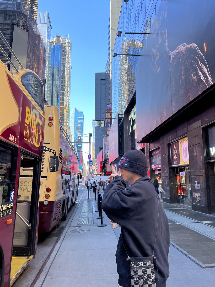 BYOUNGGONl's tweet photo. Before I unintentionally give you the opportunity to tease me, it's a real walk, FIX. Not an imaginary one. ^^; https://t.co/WGhwRER2EC