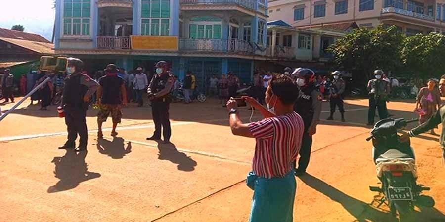 HURFOM's tweet photo. 1/4 The Junta forces have been making a series of arrests of young people from Villages in Yebyu Township #Dawei. As of today's report, about 13 youths have been arrested in the 3 days, and some of them are missing, family members said. The reasons for most arrests are... https://t.co/39UZRVBYut