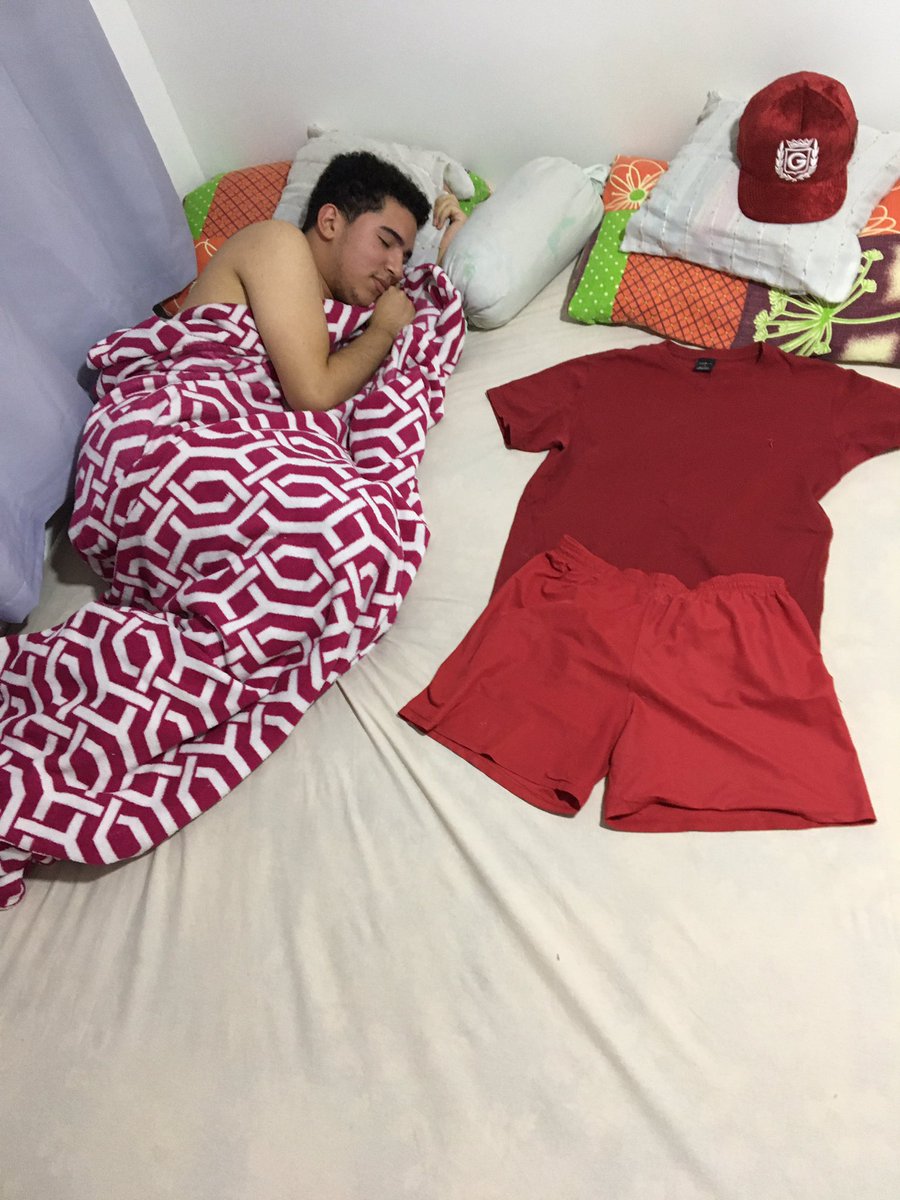 wdaniiell's tweet photo. O povo brasileiros indo dormir assim hoje. #LulaNoPrimeiroTurno13 https://t.co/kzXrn8B30e