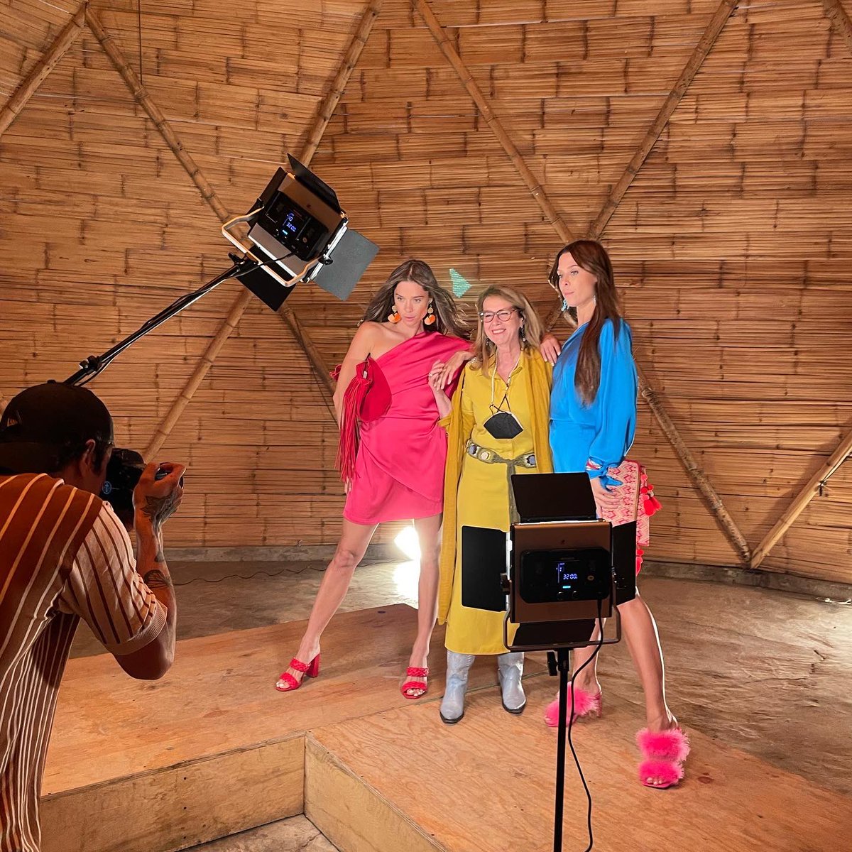 lydialavin's tweet image. Octubre llega lleno de color, alegría y energía 🍂