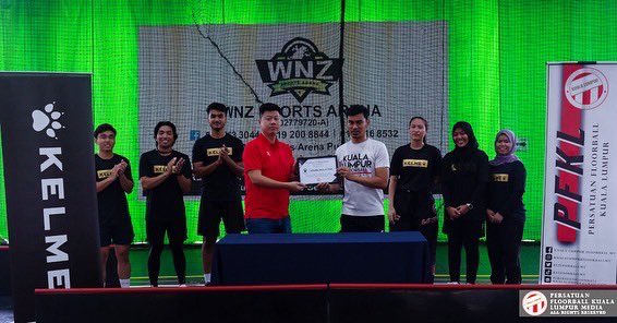 KLFloorballMY's tweet photo. Bagi persiapan pemain Kuala Lumpur yang akan ke Kejohanan Kebangsaan Piala Merdeka 2022, Persatuan Floorball Kuala Lumpur dengan berbesar hati menerima tajaan training kit dan jersey pemain daripada KELME Malaysia ( @KelmeMalaysia ). https://t.co/rE8sNvLCV4