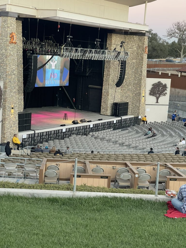 tirednthirstee's tweet photo. 3 hour drive. But we out here @bertkreischer #bertyboy https://t.co/aMBg3ZAoAf