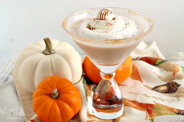 frugalfoodiemom's tweet photo. This creamy & cozy 3 ingredient #ChaiTea Latte Martini will soon become your new go-to #cocktail for fall. Get the #recipe now at>> https://t.co/iK1bGatTy3 #martini #cheerstofall #happyhour #tealatte https://t.co/Z5Aehew5XY