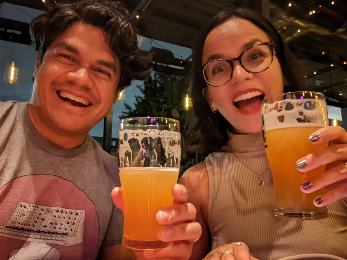 pcastr's tweet photo. Best way to return home is to make a pit stop to visit my awesome sister @mmdlcr ! ♥️🍻 https://t.co/zTBn3MJcm2
