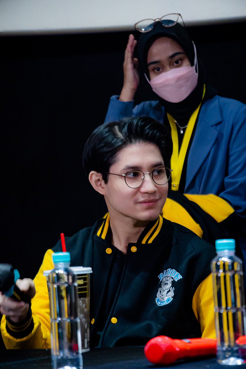HitMakeStudios's tweet photo. Ada yang udah nonton teaser trailernya? Jadi makin penasaran gak sih sama filmnya? Apalagi pengisi OST-nya dari @Potret_Band makin seru pastinya. Sampai bertemu tahun ini di bioskop 😎

#HitmakerStudios #Argantara https://t.co/FV0wl8ElXq
