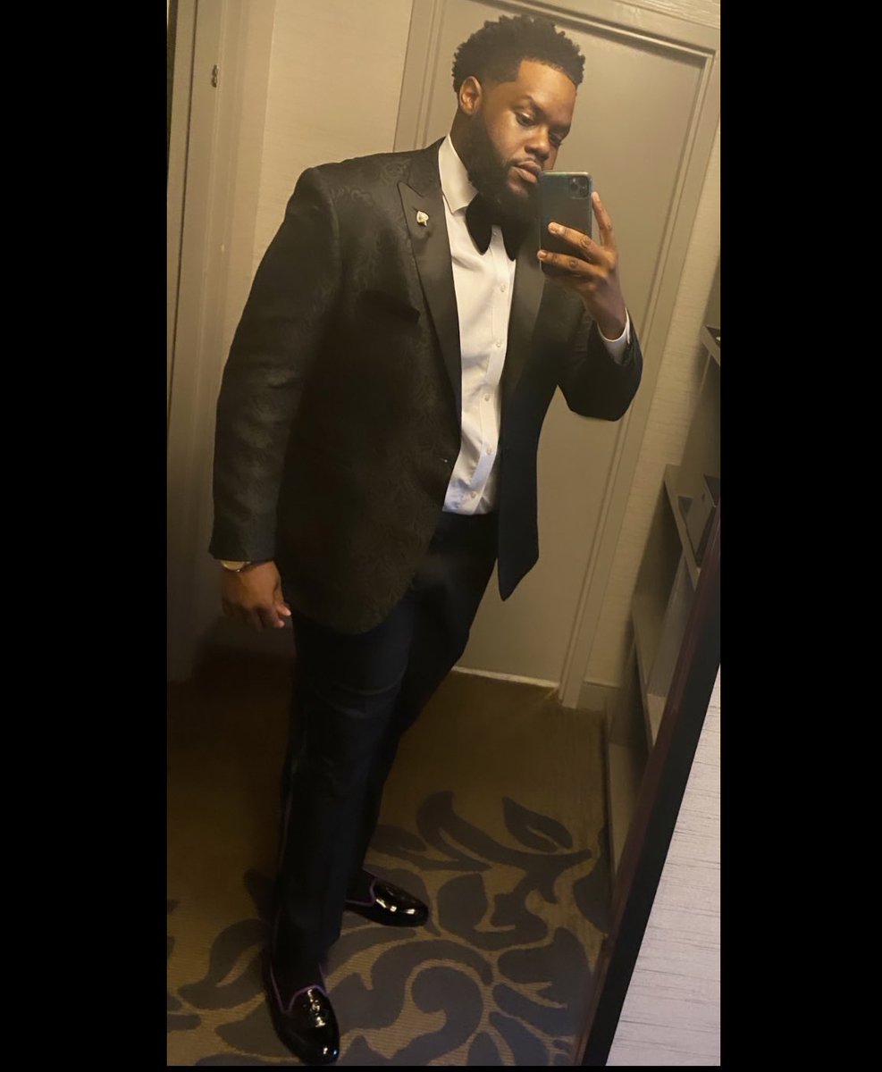 _BLEWIS's tweet photo. “ Keep ya shoes shined Beau” ~ James Lewis #BookOfJames #Pawpaw #Grandfather #Father #Artist #BlackArtist #FolkArtist #Dressed #Dapper #BowTie #Tuxedo #Custom #Bespoke #Tailoring #BlackTie #Gala https://t.co/KuVXnW7OZM