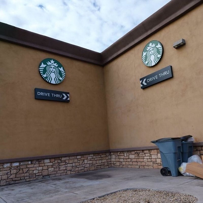 SignsRedmond's tweet image. It's a special drive-thru for Hogwarts graduates. Bring your wands. 😂
 
#funnysigns #signfails #signsgonewild #signshoplife # Starbucks #seattle #musthavecoffee #weekendfunnies #nationalcoffeeday instagr.am/p/CjMd5P6Lo5T/