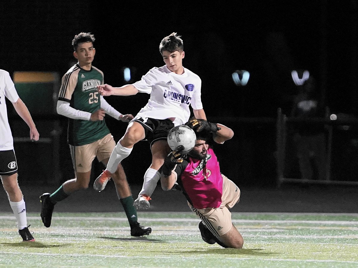 viperg98's tweet photo. On a chilly Saturday night, @Soccer_BHS went to Eagle country visiting @GlenOakSoccer. Utilizing both senior goalies, Brunswick closes the evening with a 3-0 win. Clean sheet for @JacobMancini2 &amp; @ValoreJosh 

#TheUnfinishedJourney
#Brotherhood 
#GoBigBlue
#BrunswickBlueDevils https://t.co/fjuhTF2rUT