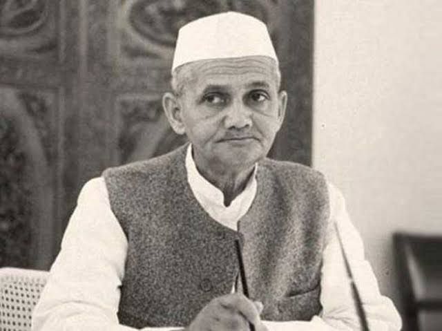 पूर्व प्रधानमंत्री श्री लाल बहादुर शास्त्री जी की जयंती पर उन्हें कोटि-कोटि नमन। उनकी सादगी और ईमानदारी के लिए उन्हें हमेशा याद किया जाएगा।