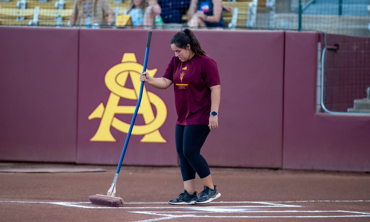 PhotoSilvas's tweet image. Good to see Farrington’s A Team @ASU_gcs making the field look great.