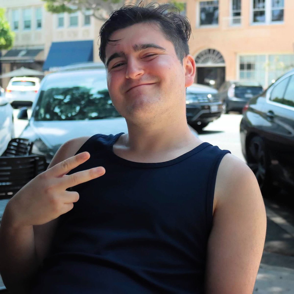 essem_23's tweet photo. Peace ❤️☮️✌️ 
#essem #essemmusic #essemmorady #theessemshow #dreamfacereveal #Lyman #KCON2022SAUDIARABIA #CassperNyovestVsPriddyUgly #dttwtselfieday #ObidientLagosRally #hiphop #music #LoveIsland #bitcoin https://t.co/yLPya9LaS1