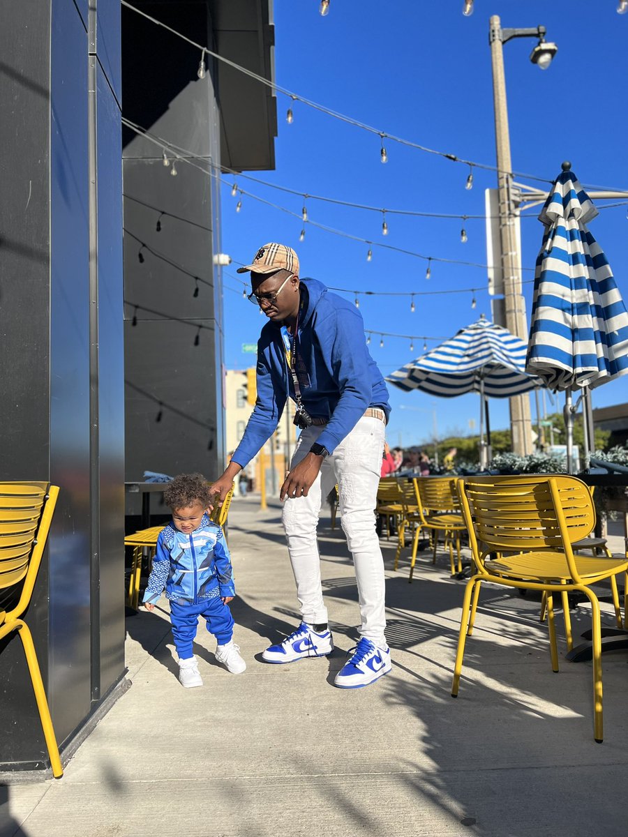 MikeMike53206's tweet photo. Me and son son screaming #freemoma https://t.co/DOLdNBX4Vx