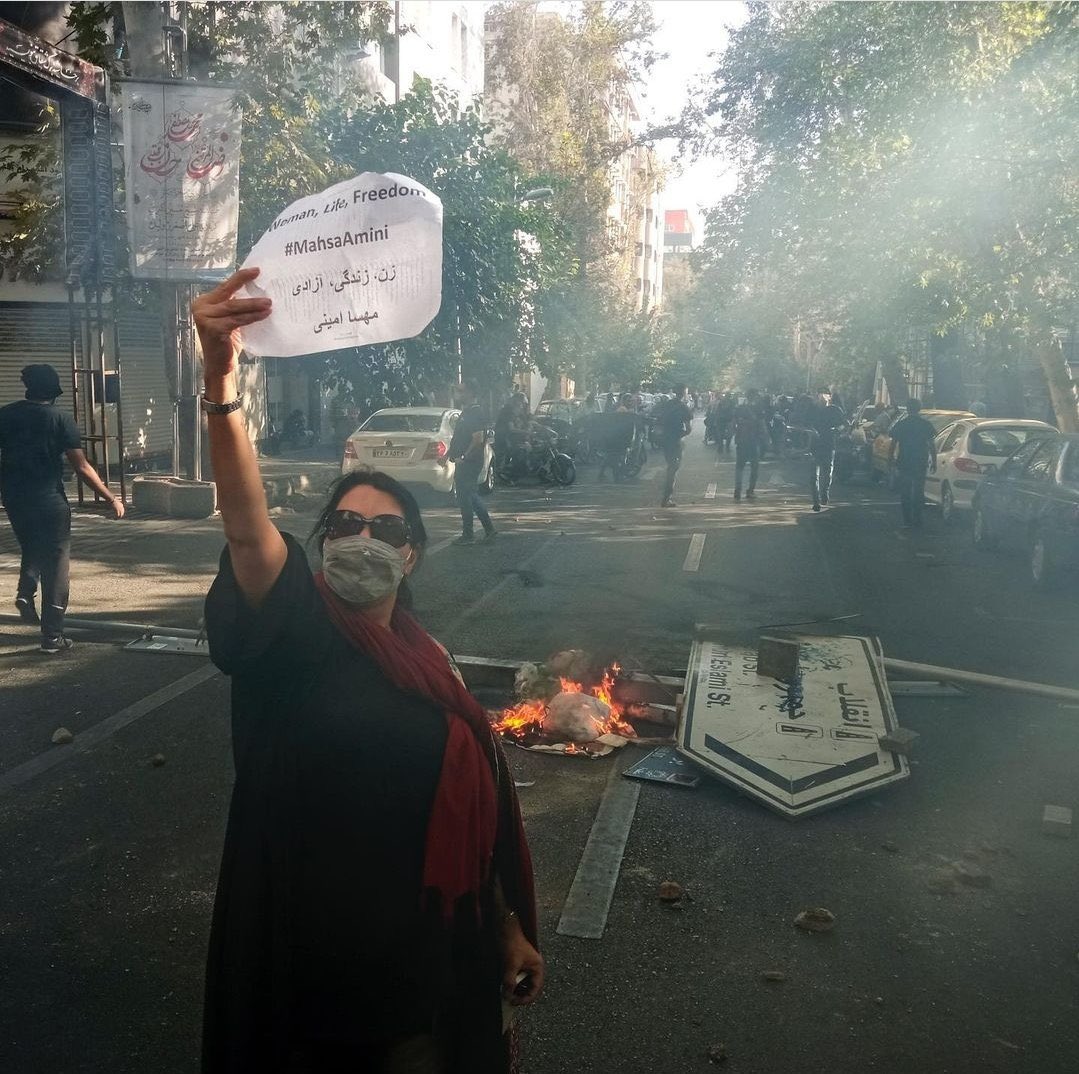 One day this photo will end up in the history books. Defiance. Bravery. Clarity. Tehran, Iran. 

#MahsaAmini #IranProtests #مهسا_امینی