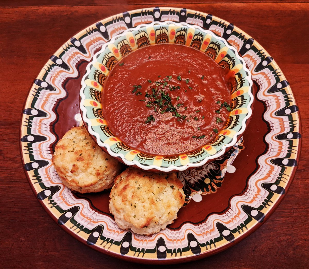 nolank_nyc's tweet photo. Perfect rainy Saturday dinner: Tomato soup with freshly baked GF cheddar biscuits 🥣🍅🧀 
#tomatosoup #cheddarbiscuits https://t.co/G2xwpufdDY