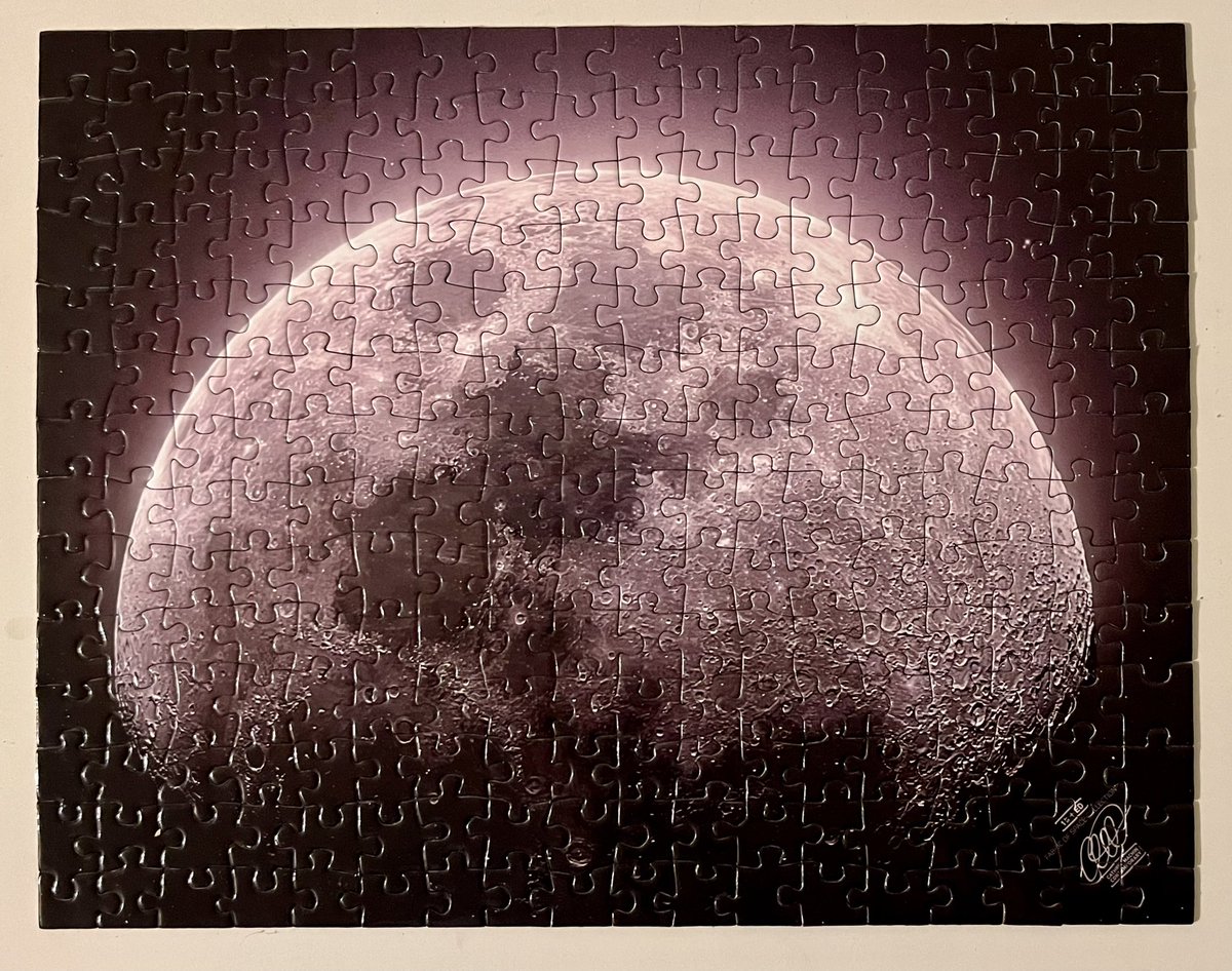 ArchivedDucks's tweet photo. Puzzle night. Awesome moon from @Cathrinmachin https://t.co/oUa8vJdQuQ