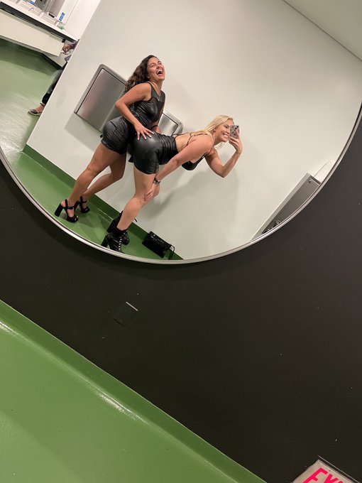 Pitbull concert earlier this week 🥳 https://t.co/2zHIfWfbt7<a href="/tag/newphonewhodis"class="tags"><span>#newphonewhodis</span></a>