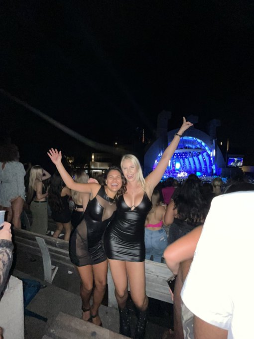 Pitbull concert earlier this week 🥳 https://t.co/2zHIfWfbt7<a href="/tag/newphonewhodis"class="tags"><span>#newphonewhodis</span></a>