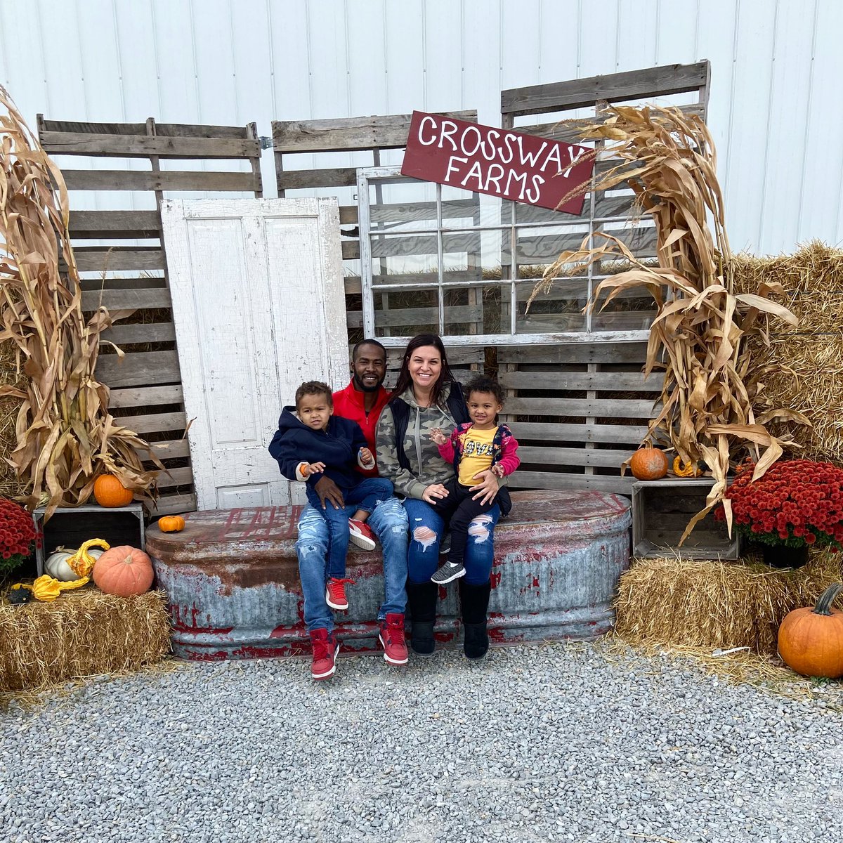 raknotts07's tweet photo. we had a fun day 🍎🍩🎃❤️ ended the night with a bonfire 🔥 https://t.co/odCIBg28kP