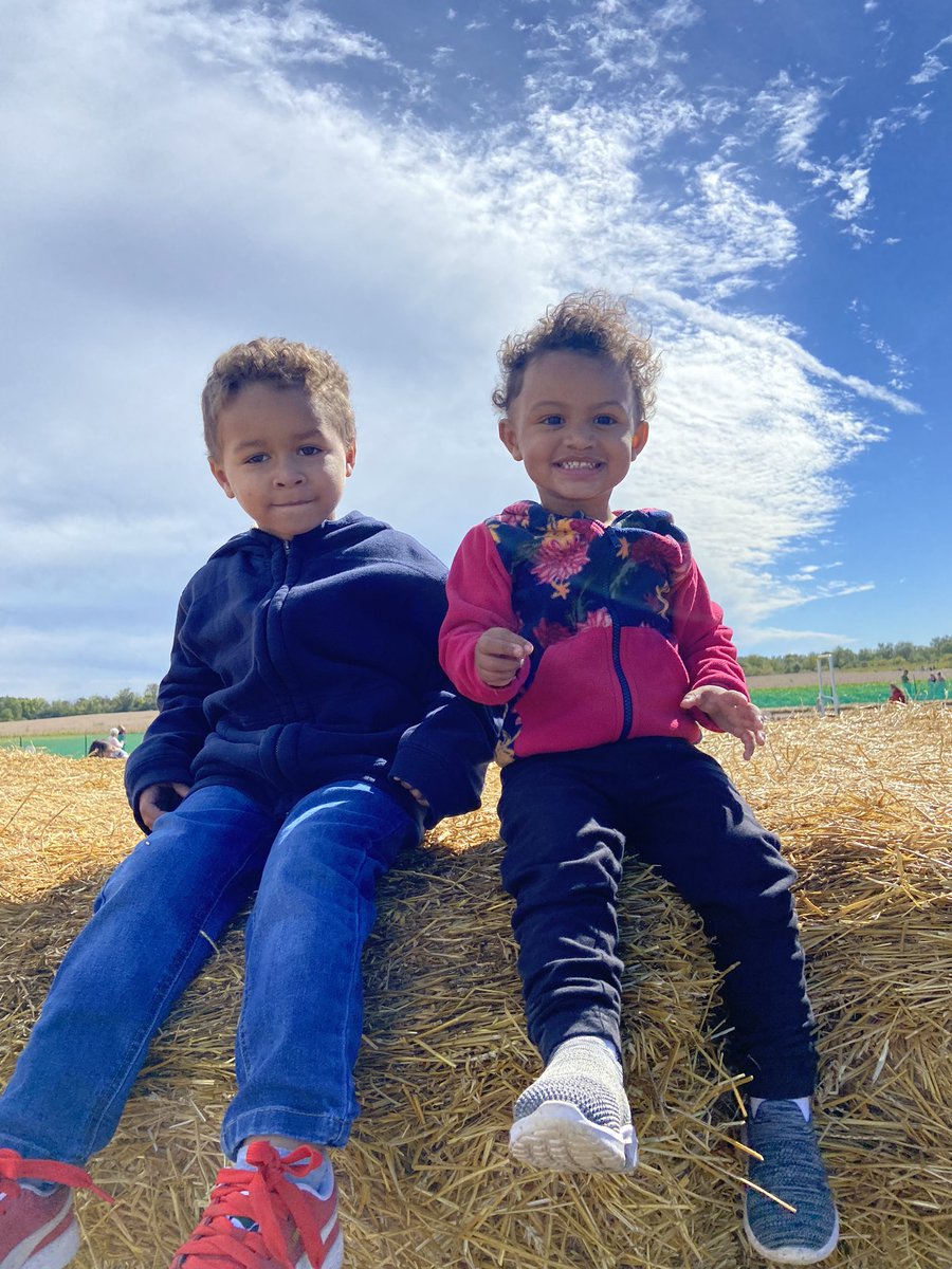 raknotts07's tweet photo. we had a fun day 🍎🍩🎃❤️ ended the night with a bonfire 🔥 https://t.co/odCIBg28kP
