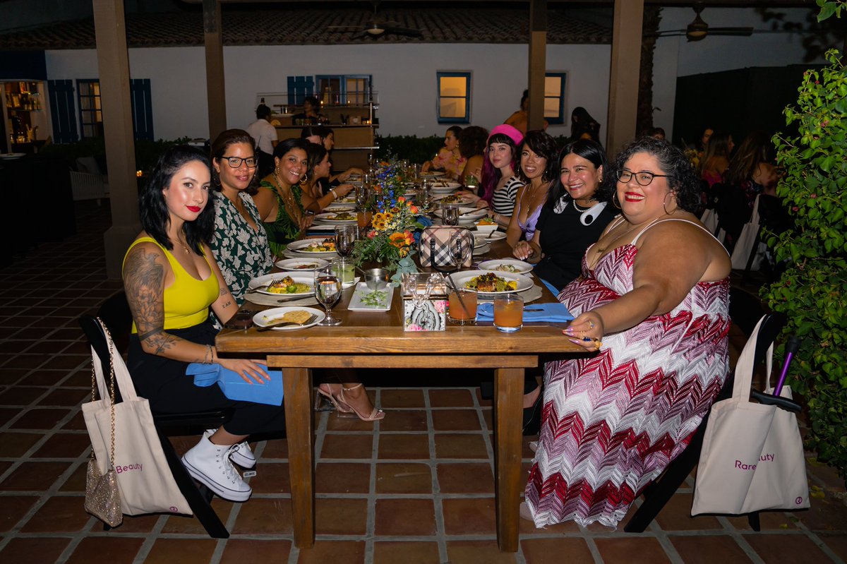 PalanteMax's tweet photo. A Rare Dinner at #WeAllGrowSummit with amigas 💜
@rarebeauty x @PalanteHBOMax https://t.co/gmchQCaoRk